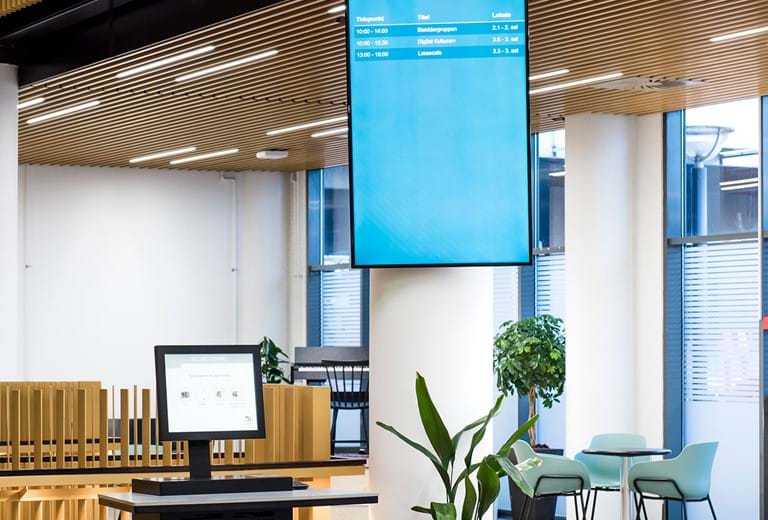 Vertikal infoskærm i Borgernes Hus