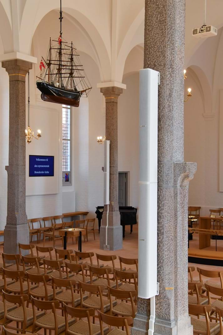 Bose højttaler i Brønderslev Kirke