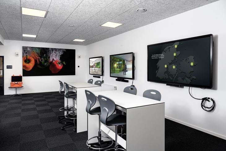 Avcenter Showroom 02
