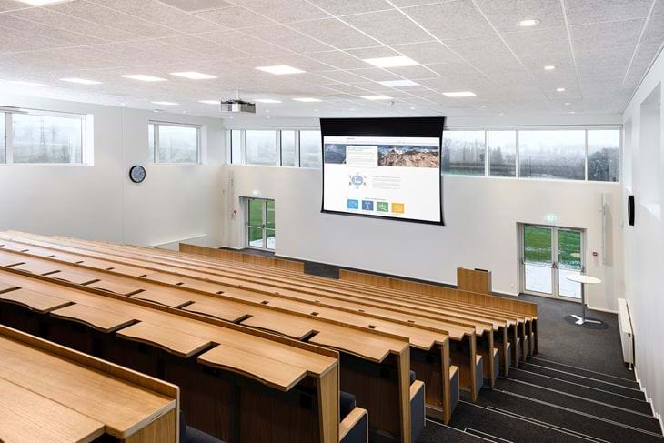 Projektorløsning I Auditorium Hos Kamstrup