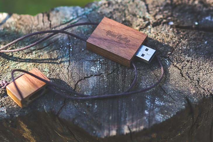 Streaming i kirke. Usb Stick Med Bryllupsoptagelse